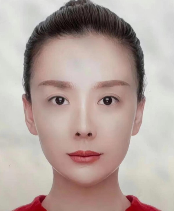 露珠雯：#明星杨明与思思的神秘关系#

有关杨明与思思的关系，众说纷纭。
不少人认为思思可能不仅仅是杨明的“小三”，因为她在使用10级美颜滤镜的每张照片中都呈现出截然不同的形象。或许正是因为思思不断变化的天赋，深深吸引了杨明，让他为之着迷。

这种关系引发了社交媒体上的热议，人们纷纷使用“刷哥靓女”、“明星网红颜值”、“明星美貌之谜”等标签，讨论着当代女神的现状以及女明星的复活。

在杨明看来，思...