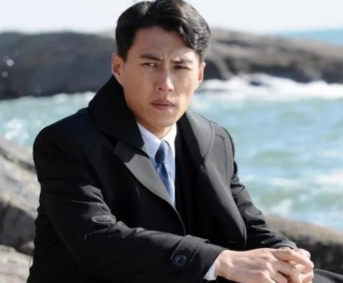 靳东是山东哪里人(靳东在干嘛2022最新消息)