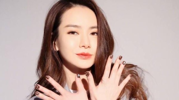 06年出道，出过歌曲，直到10年被大家认识，现人人喜爱称为七哥