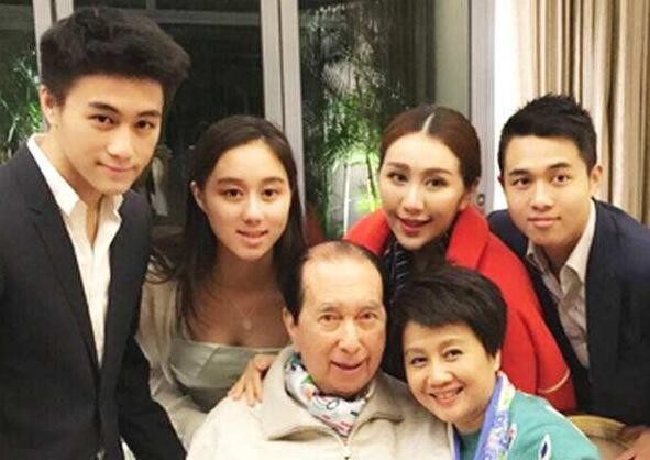 何鸿燊四太梁安琪有几个孩 三个儿子二个女儿