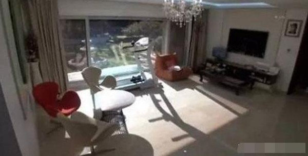 金泰妍韩国巨星Rain豪宅，装修简约风设计，室内相框画设计超