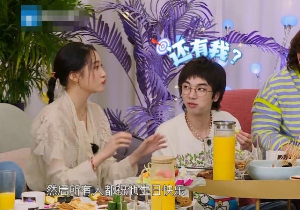 关晓彤给华晨宇发信息，他却只回沈涛，怕妹妹想多沈腾一句话救场