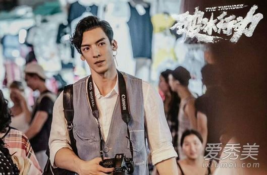 破冰行动钟伟和李飞什么关系？钟伟真实身份是李飞舅舅吗