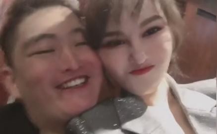 赵本山女儿儿子同框，两兄妹的“鞋拔子”脸真是遗传