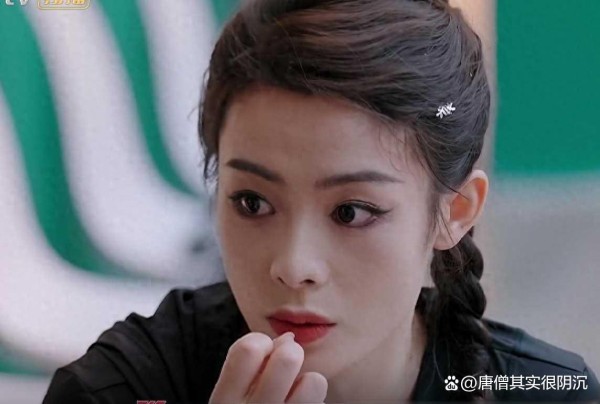 出场费40万，陈丽君自称穷还养不起父母，越剧演员月收入500