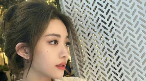 梦见与女明星近距离说话