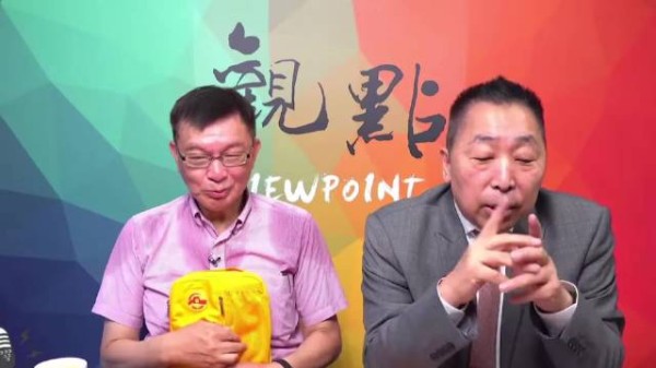 苑举正参加93阅兵后携伴手礼亮相节目，唐湘龙羡慕