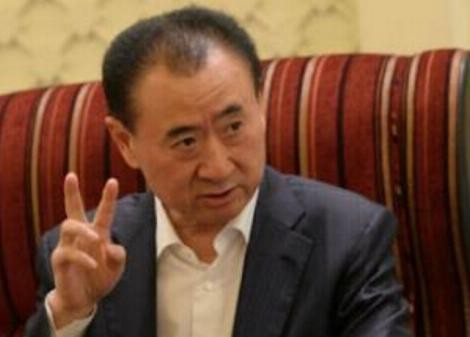 大衣哥成名后为何被村里人骂？王健林的话道出了原因