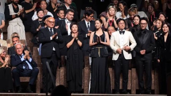 《日挂中天》威尼斯首映，辛芷蕾张颂文演技获外媒认可
