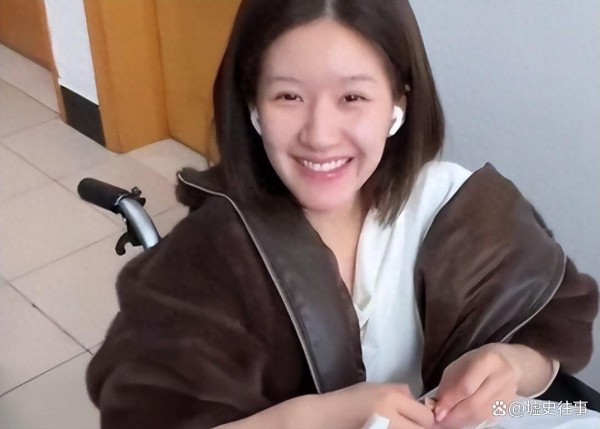 赵露思与经纪公司撕破脸：顶流明星的合约，暴露真实处境，杨幂的话终于有人信了