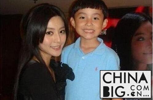 洪金宝与范冰冰什么关系？ 网传弟弟范丞丞是洪金宝私生子？
