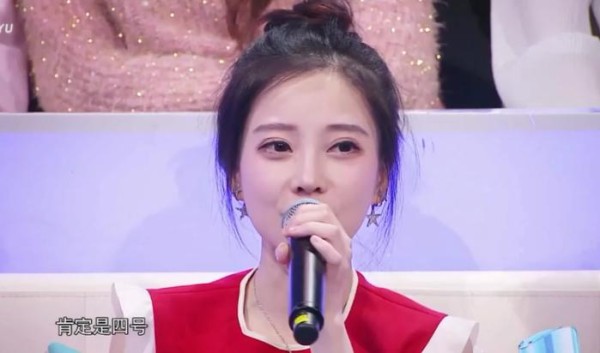 冯提莫与明星大咖同台互动，粉丝称气场完全不输王心凌与周笔畅