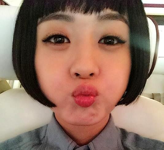 女明星嘟嘟嘴：赵丽颖全是肉肉，郑爽变抿嘴！迪丽热巴却是一美景