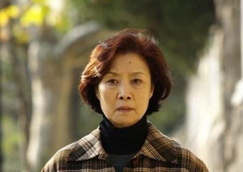 夫妻俩是著名老戏骨，儿子是导演娶知名女演员，女儿是国人的骄傲