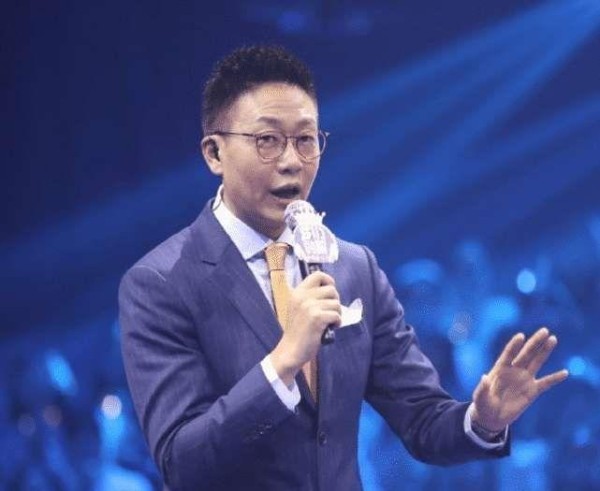 还记得前央视主持林海吗？给原配离婚，二婚娶女主持婚姻幸福