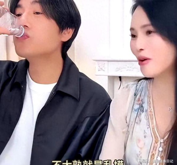 继秦昊夸老婆身材好后，伊能静又称与他不熟，二人太敢说了