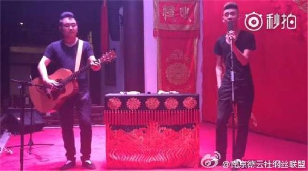 张云雷摔下来是怎么回事?说错话了?李欧个人简历资料