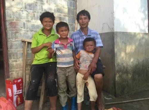 9岁“小马云”拍电影开百万豪车进娱乐圈，网友：这是害了孩子！