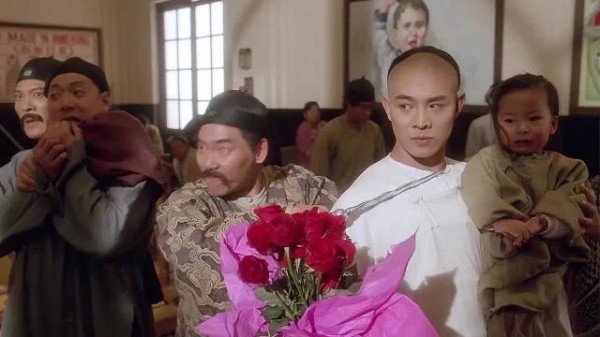 一屋子人挑了个最能打的