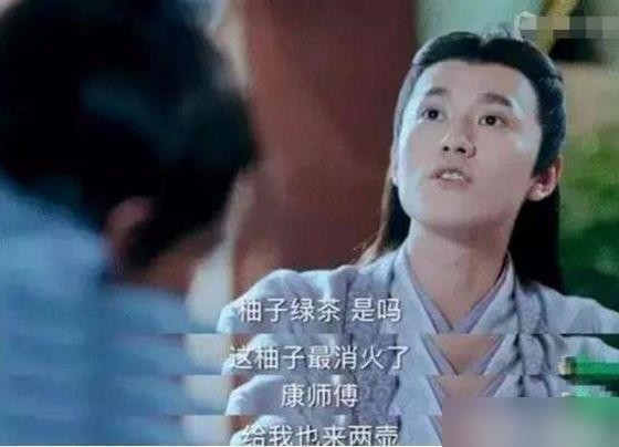 明星尴尬影视穿帮：张娜麦克风突然掉落地上，歌声却没间断