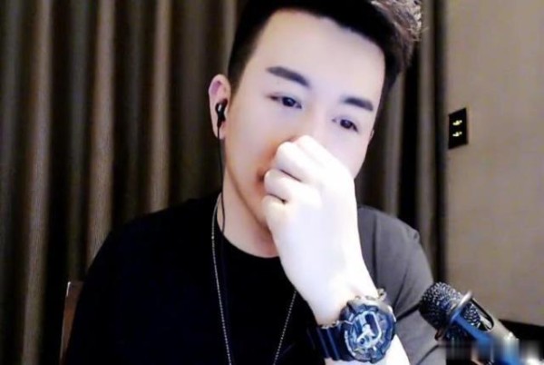 舞帝利哥怒怼YY神豪似小孩：人外有人，能刷八年我喊你爹！
