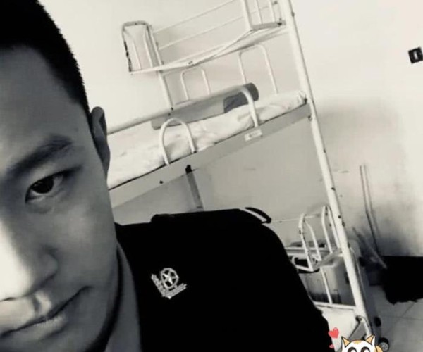 莉哥弟弟真实身份曝光,被姐姐拖下水直播还债,网友:好前程毁了