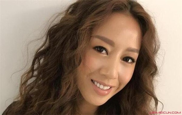 梁靖琪蔡思贝长得好像 对比照看晕脸盲者曝私下关系