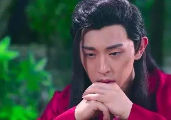 明星的硬伤：by2的腿，邓伦的手，杨幂的发际线