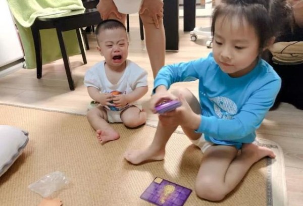 杨超越坦言：没义务养同母异父的妹妹，获网友支持：三观超正