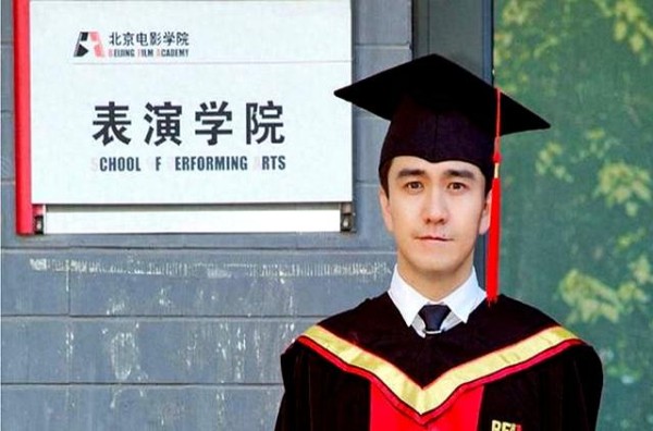 文盲明星德不配位为何仍走红