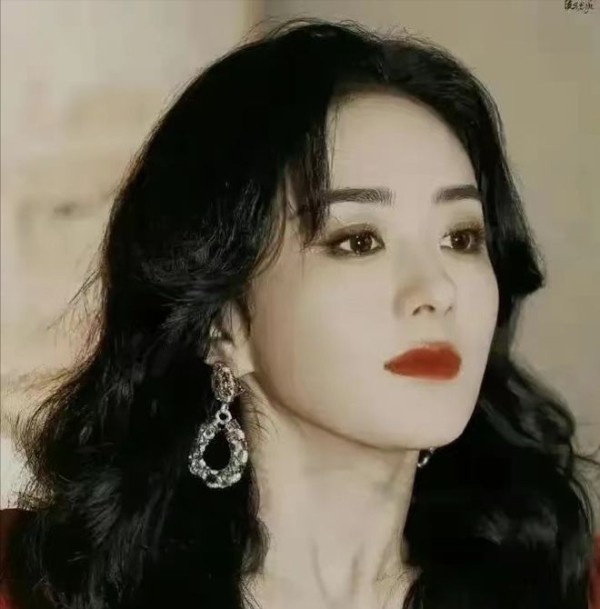 娱乐圈最新爆料大瓜，疑似某顶流女明星，为利益出卖自己的婚姻