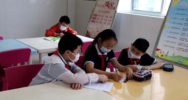 明礼诚信的典范：夏梓涵从礼仪“小明星”到“中国小大使”