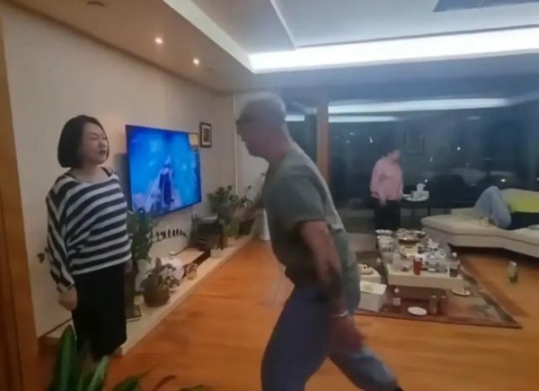 小S与姐夫具俊晔韩国家中热舞，网友惊呼：这才是真正的舞王！