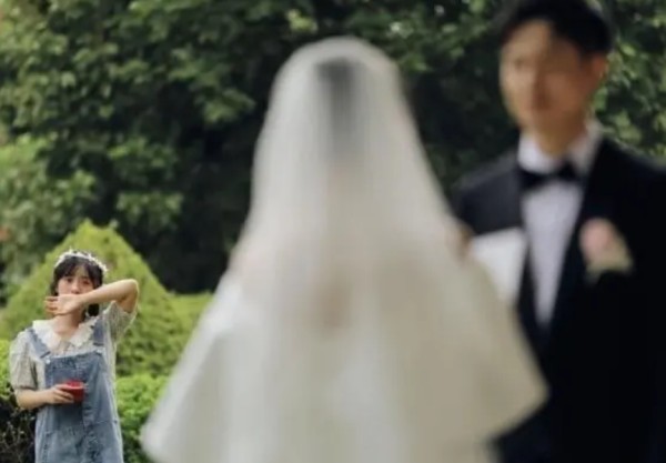 沈月回应闺蜜婚礼上当花童 本来是要她去做证婚人