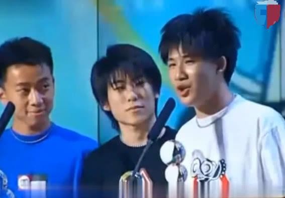 真不知道, 大张伟才是口水歌的引领者? 他的辈分和汪峰是一样的!