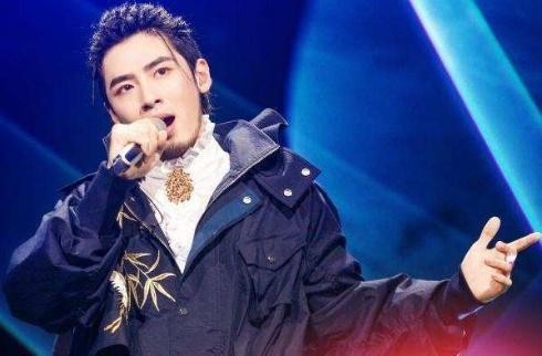 《声入人心》：鹤姐是全才,能吐槽会打扮，歌唱得好还会拉二胡