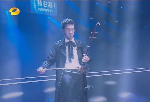 《声入人心》：鹤姐是全才,能吐槽会打扮，歌唱得好还会拉二胡