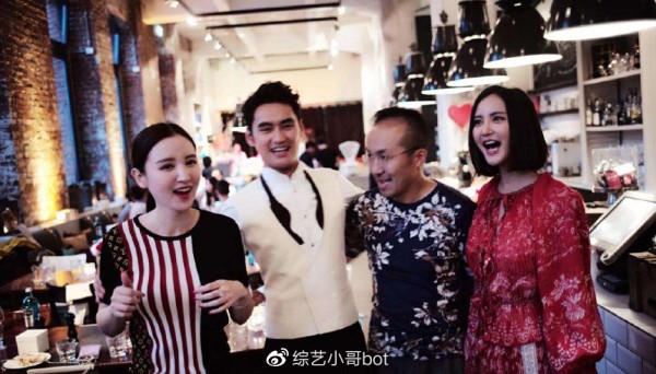 张萌和富豪丈夫罕见同框，总裁吕超发际线堪忧，和张萌像父女