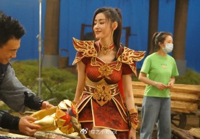 张萌和富豪丈夫罕见同框，总裁吕超发际线堪忧，和张萌像父女