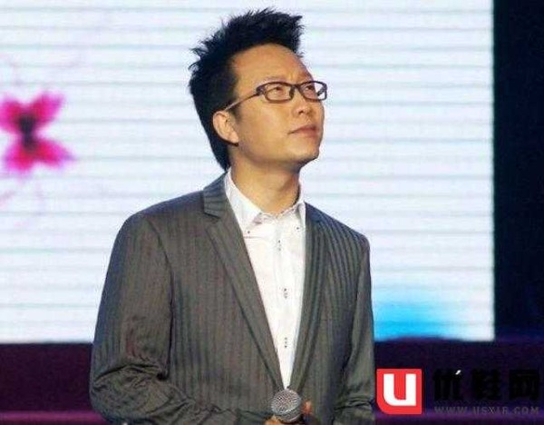 李玉刚：走红之后抛弃原配，另娶乌克兰女子，因背景强大不敢公开