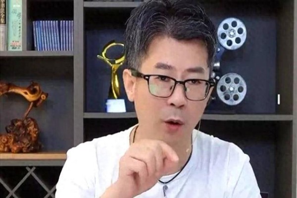 顶流李星星，28岁塌房惊爆！铁粉怒揭丑闻，粉丝人设彻底崩塌！