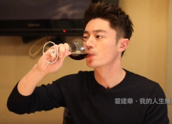 霍建华被问酒量有多大？3个字回答让人惊讶，林心如知道吗？