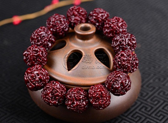 金刚如何人工快速变红 金刚盘玩的方法