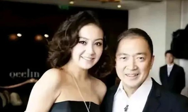 630亿身价的沈国军，娶小21岁女星，曾深陷章子怡“泼墨门”