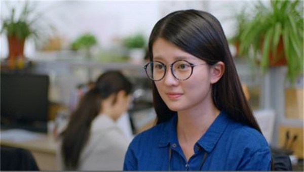 凭《欢乐颂》走红，却上综艺人设崩塌，今开奔驰G级被网友嫌弃！