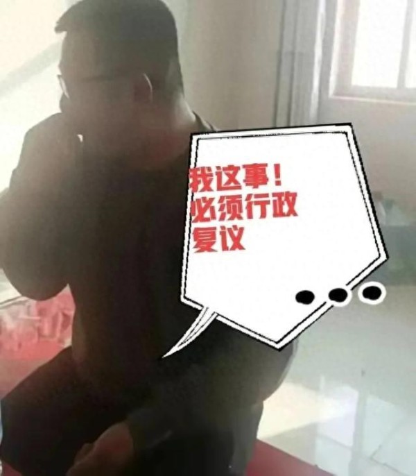 “奔驰强行加塞”事件反转了，徐老太被举报，惯用伎俩做网红