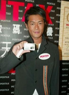 相机中的大腕八位明星与他们的数码相机(7)