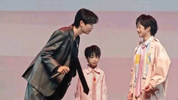 小池：还以为你要教我吹刘海儿 .