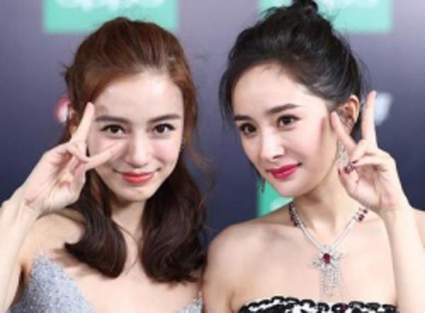 杨幂和angelababy怎么认识的？录奔跑吧一路热聊