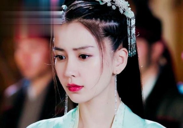 baby和杨幂一直是好闺蜜，颜值相当，为何演技差别这么大